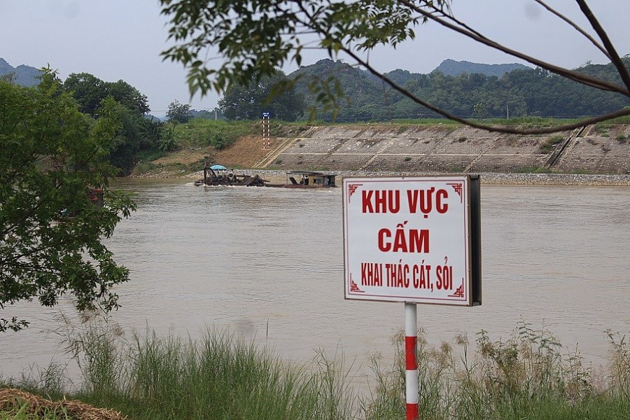 Thanh Hóa: Tình trạng tàu hút cát vi phạm mốc giới, huyện có mạnh tay xử lý ?