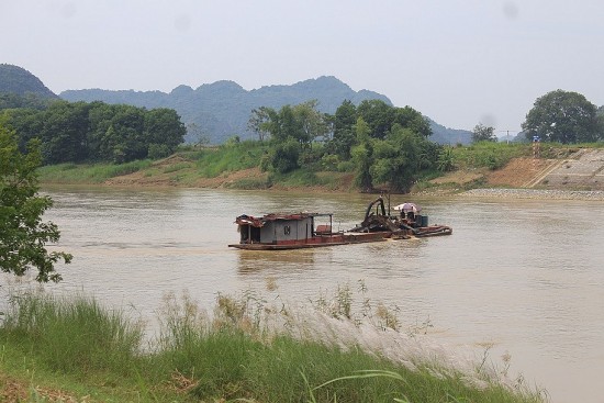 Thanh Hóa: Tàu hút cát vào sát biển “cấm khai thác”, huyện Vĩnh Lộc còn kiểm tra đến bao giờ?