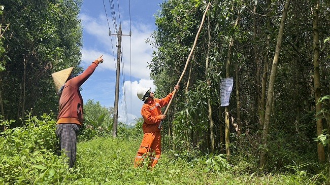 PC Quảng Ngãi: Tuyên truyền sử dụng điện an toàn mùa mưa bão