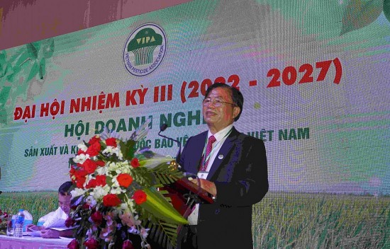 ong nguyen van son la m chu tich hoi doanh nghiep sa n xuat va kinh doanh thuoc ba o ve thuc vat viet nam