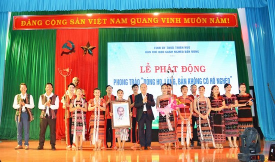 thua thien hue phat huy suc manh he thong chinh tri trong cong tac giam ngheo ben vung