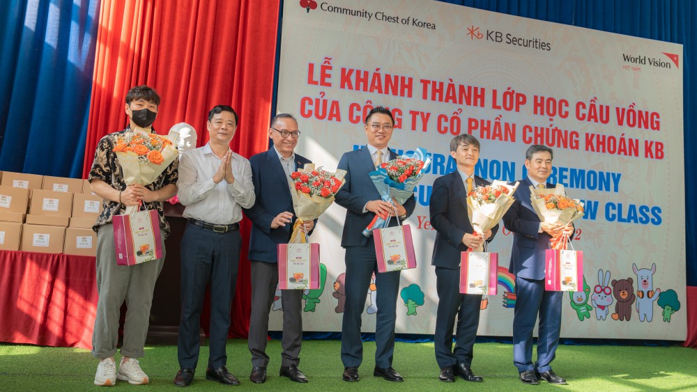 Chứng khoán KB hỗ trợ mạnh mẽ cho môi trường học tập của trẻ em miền núi tại Việt Nam