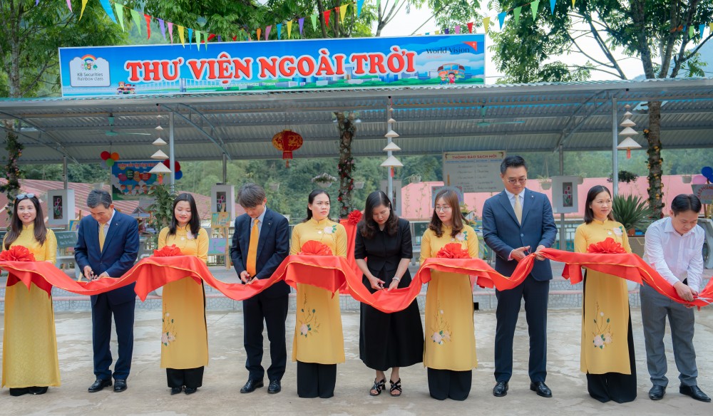 Chứng khoán KB hỗ trợ mạnh mẽ cho môi trường học tập của trẻ em miền núi tại Việt Nam