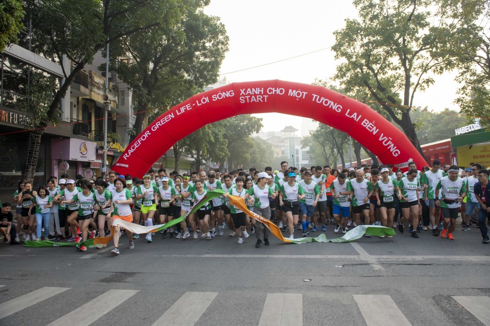 Gần 800 người tham gia giải chạy “Race for Green Life - Lối sống xanh cho một tương lai bền vững”