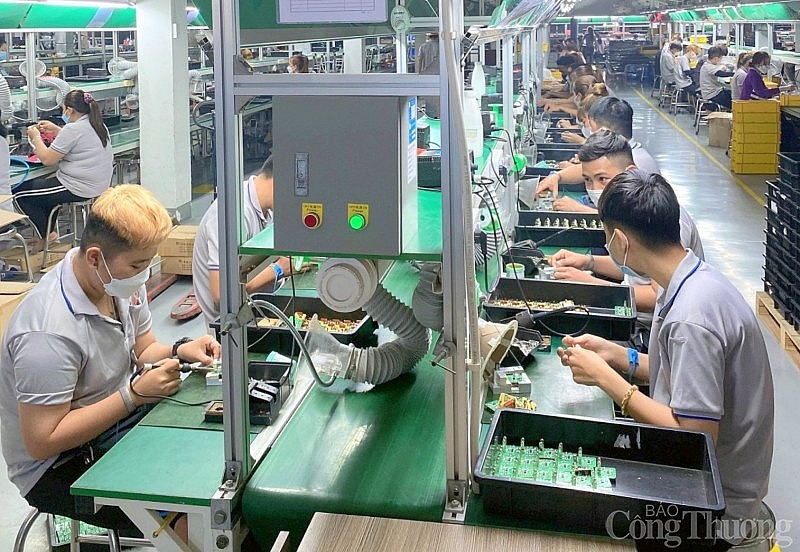 Bình Dương họp báo về tình hình kinh tế - xã hội tháng 10 và 10 tháng năm 2022