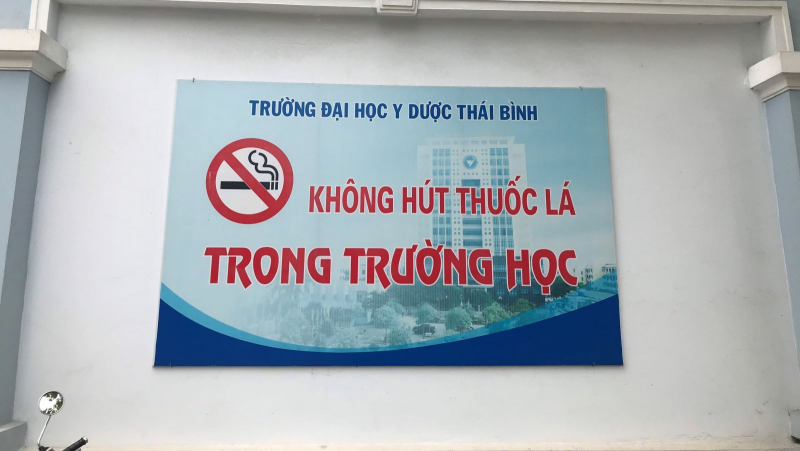 Tuyên truyền không hút thuốc trong trường Đại học Y Dược Thái Bình
