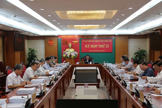 uy ban kiem tra trung uong de nghi ky luat lanh dao tong cong ty cong nghiep tau thuy viet nam
