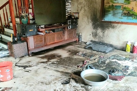 cong an tinh hung yen khoi to vu ba con gai mang xang dot nha me de