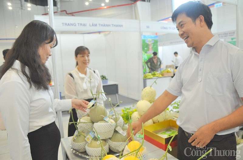 Hàng trăm sản phẩm OCOP, công nghiệp nông thôn tham gia hội chợ kết nối cung cầu