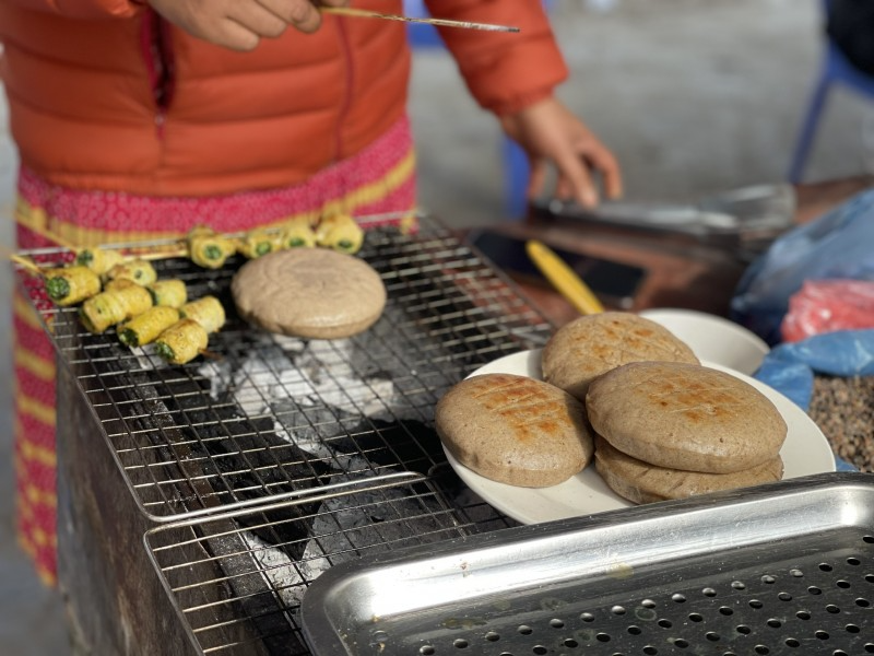 Bánh tam giác mạch là món ăn du khách nên thưởng thức khi đến với Hà Giang