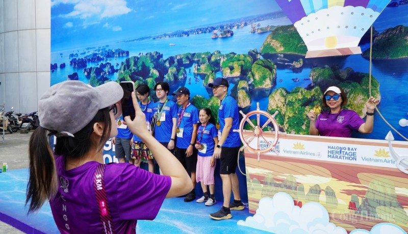 Hơn 5.000 người tham gia giải chạy Halong Bay Heritage Marathon 2022 Hơn 5.000 người tham gia giải chạy Halong Bay Heritage Marathon 2022