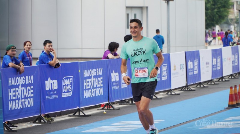 Hơn 5.000 người tham gia giải chạy Halong Bay Heritage Marathon 2022 Hơn 5.000 người tham gia giải chạy Halong Bay Heritage Marathon 2022