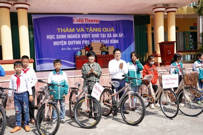 Báo Công Thương “chắp cánh ước mơ” cho học sinh nghèo vượt khó tỉnh Thái Bình