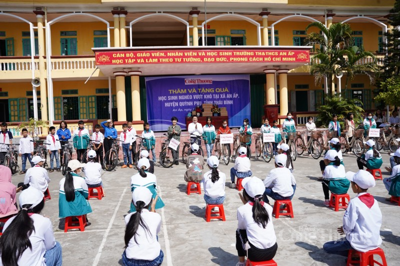 Báo Công Thương “chắp cánh ước mơ” cho học sinh nghèo vượt khó tỉnh Thái Bình