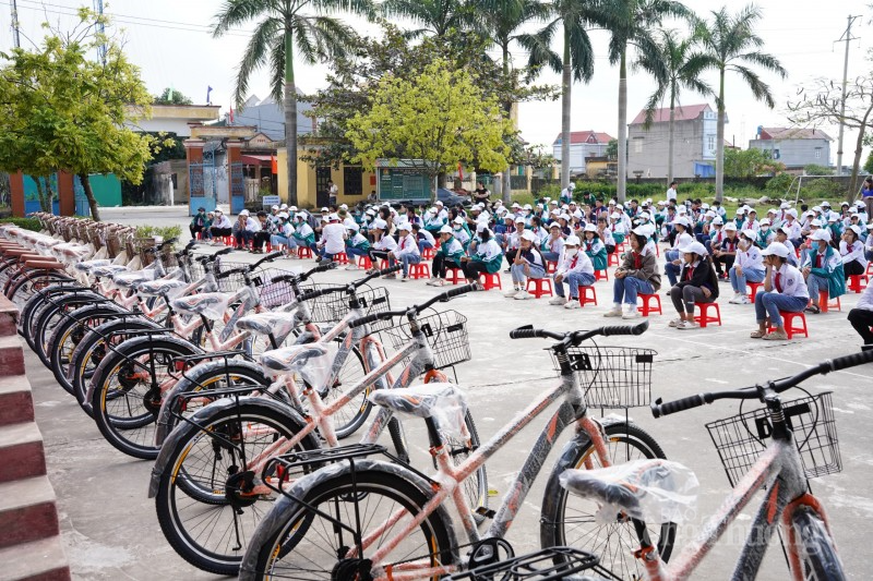 Báo Công Thương “chắp cánh ước mơ” cho học sinh nghèo vượt khó tỉnh Thái Bình