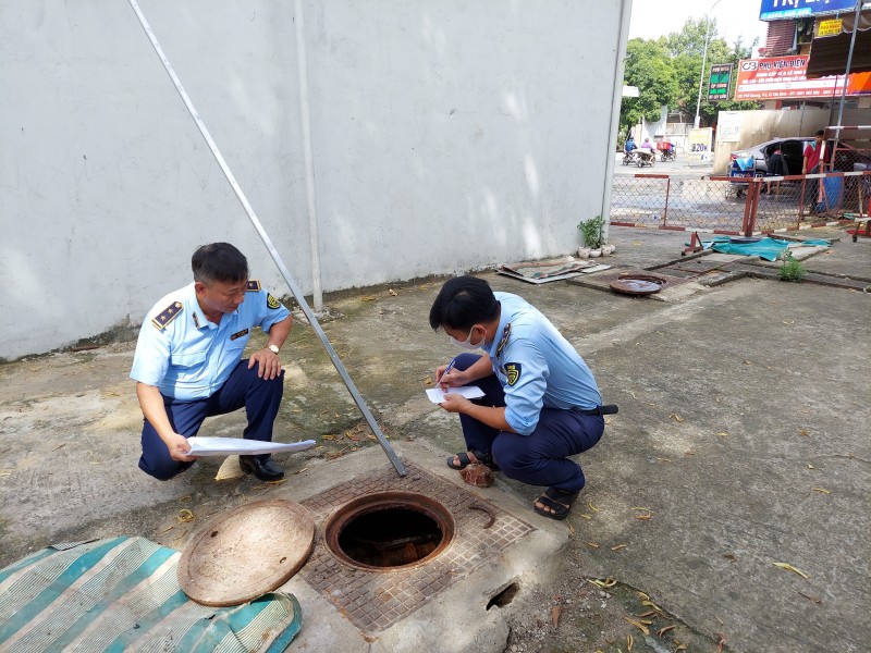 TP. Hồ Chí Minh đồng loạt kiểm tra các cửa hàng xăng dầu