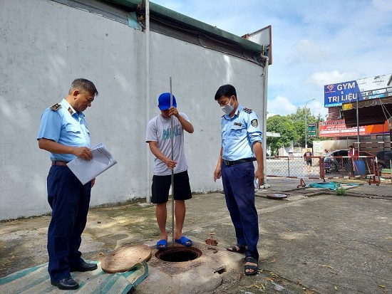 TP. Hồ Chí Minh đồng loạt kiểm tra các cửa hàng xăng dầu