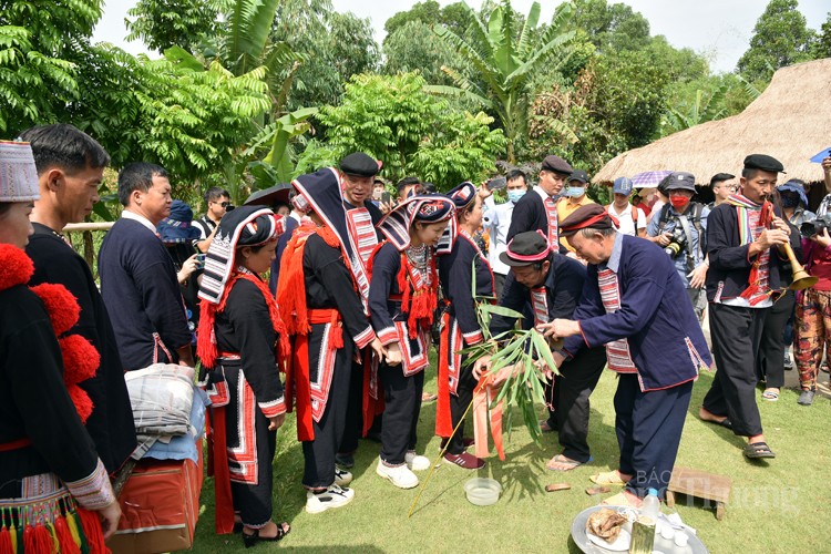 Gìn giữ phát huy lễ cưới của người Dao đỏ