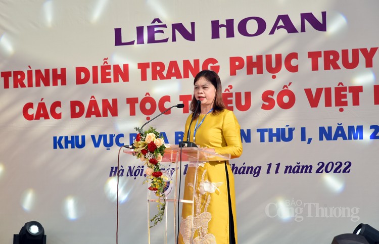 Trình diễn sắc màu trang phục truyền thống các dân tộc thiểu số Trình diễn sắc màu trang phục truyền thống các dân tộc thiểu số