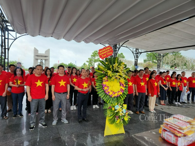 Đảng bộ VEAM: Hành trình về nguồn với chủ đề “Ân tình miền Trung”