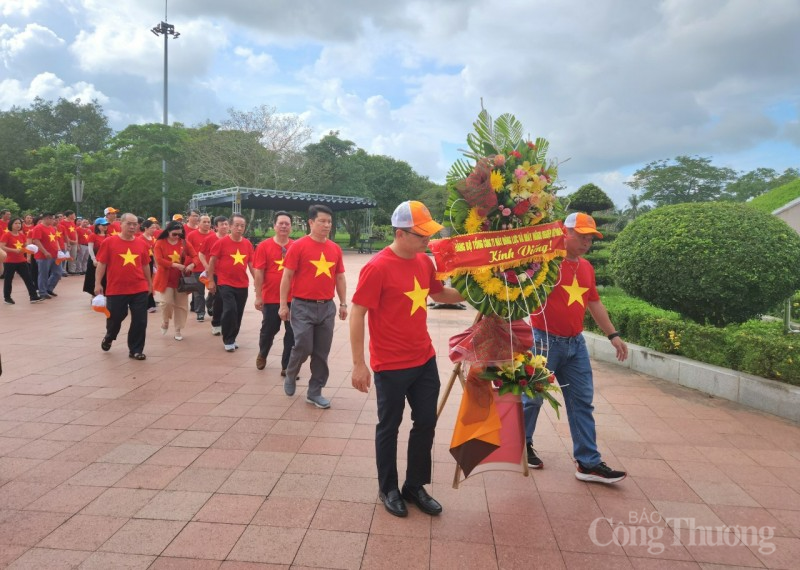 Đảng bộ VEAM: Hành trình về nguồn với chủ đề “Ân tình miền Trung”