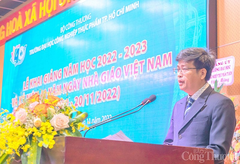 HUFI: Trao 2 tỷ học bổng tại lễ khai giảng và chào mừng kỷ niệm 40 năm Ngày Nhà giáo Việt Nam