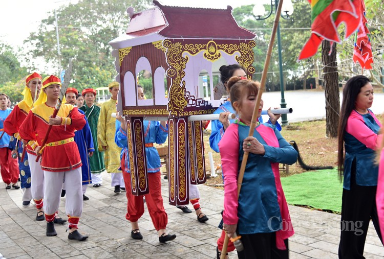 Lễ hội cầu ngư tiếp thêm sức mạnh cho ngư dân bám biển Lễ hội cầu ngư tiếp thêm sức mạnh cho ngư dân bám biển