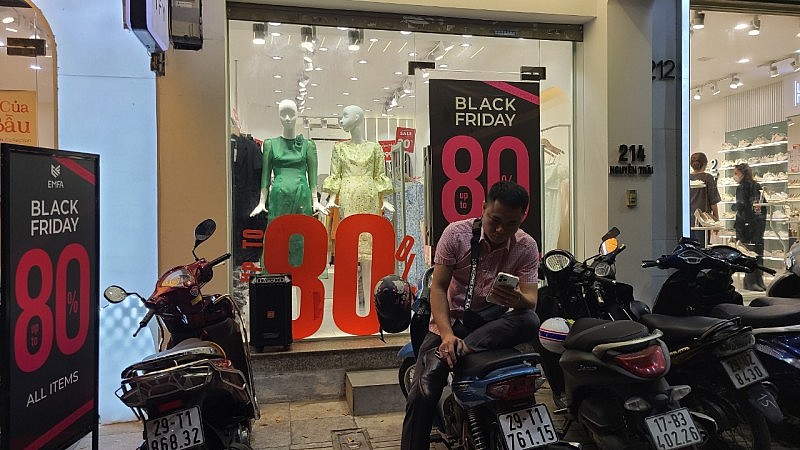 Black Friday 2022: Nhiều chương trình bùng nổ ưu đãi, người tiêu dùng vẫn “thờ ơ”