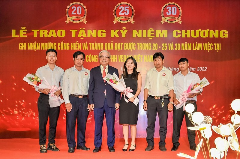 Vedan Việt Nam tổ chức lễ trao kỷ niệm chương cho 219 nhân viên gắn bó từ 20 năm trở lên