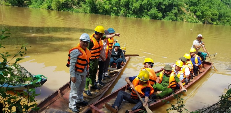 Phối hợp với chính quyền địa phương kiểm tra dòng chảy thoát lũ hạ du đập