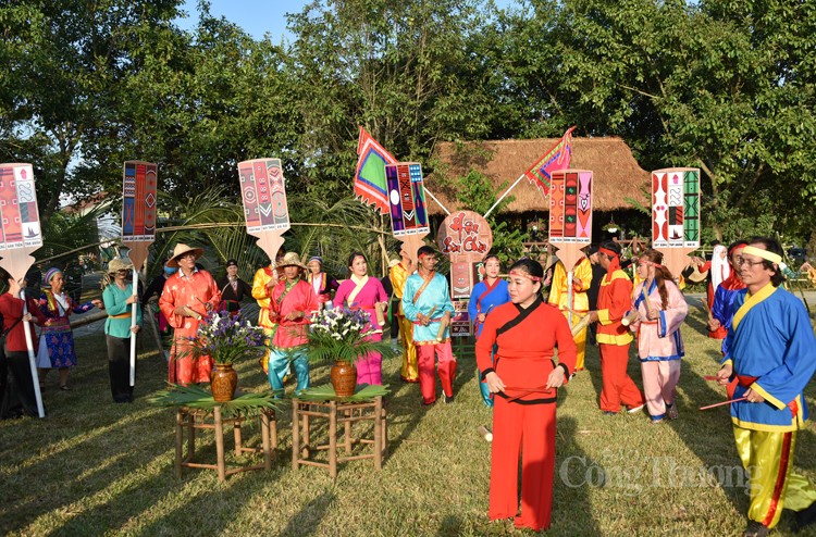 Nghệ thuật Bài chòi, món ăn tinh thần của người dân Trung Bộ Nghệ thuật Bài chòi, món ăn tinh thần của người dân Trung Bộ