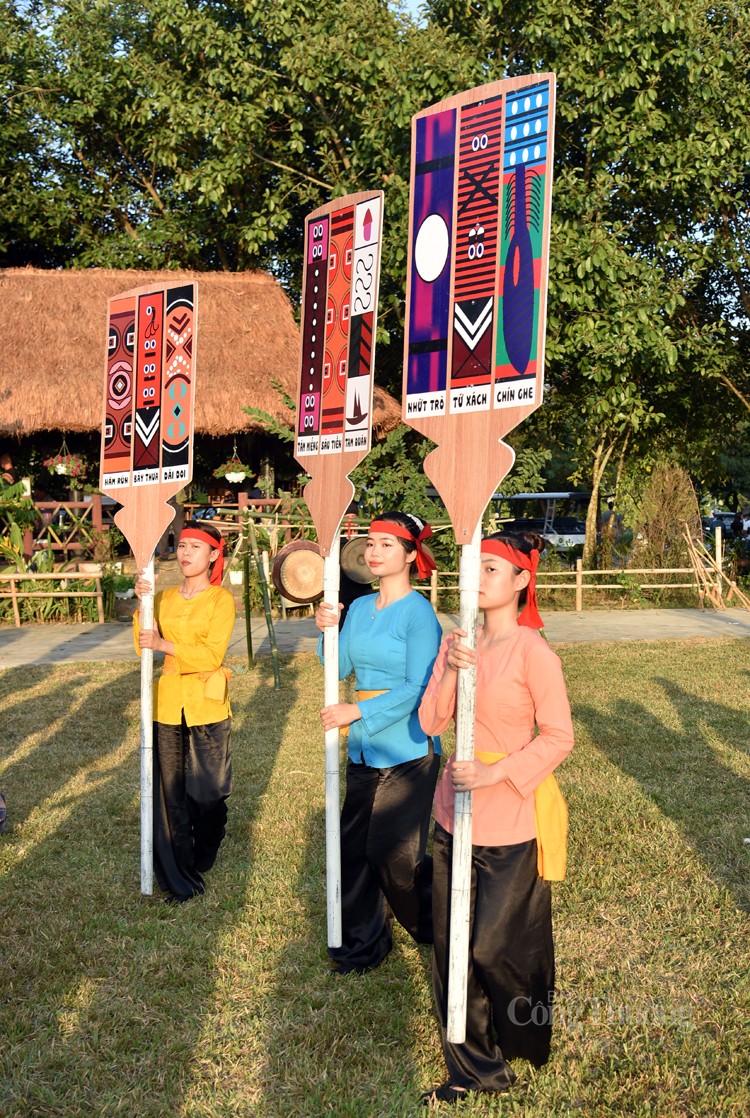 Nghệ thuật Bài chòi, món ăn tinh thần của người dân Trung Bộ Nghệ thuật Bài chòi, món ăn tinh thần của người dân Trung Bộ
