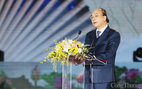 chu tich nuoc nguyen xuan phuc du le vinh danh nu si ho xuan huong