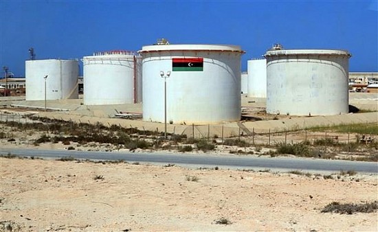 OPEC+ giữ nguyên chỉ tiêu cắt giảm 2 triệu thùng dầu/ngày