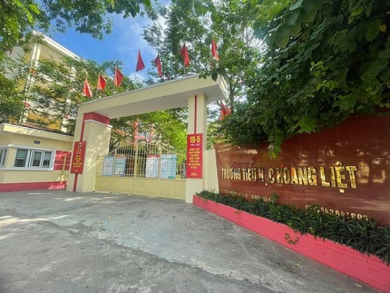 Hà Nội: Hút thuốc lá điện tử, 7 học sinh tiểu học nhập viện