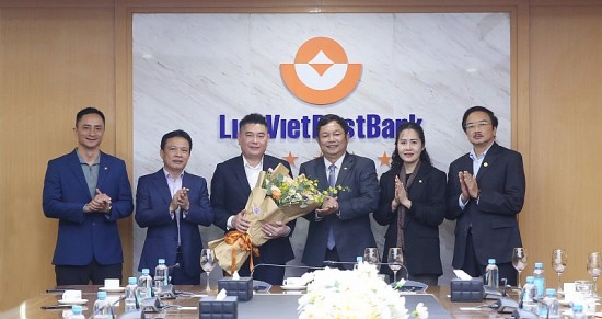 bau thuy lam chu tich hdqt ngan hang buu dien lien viet