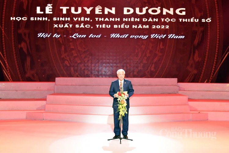 Lễ tuyên dương 142 học sinh, sinh viên, thanh niên dân tộc thiểu số xuất sắc, tiêu biểu năm 2022