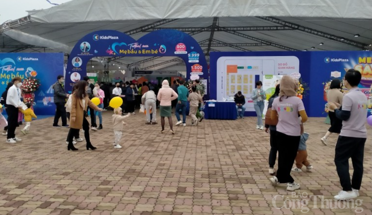 800 mẹ bầu tham gia đồng diễn yoga tại “Festival mẹ bầu và em bé 2022”