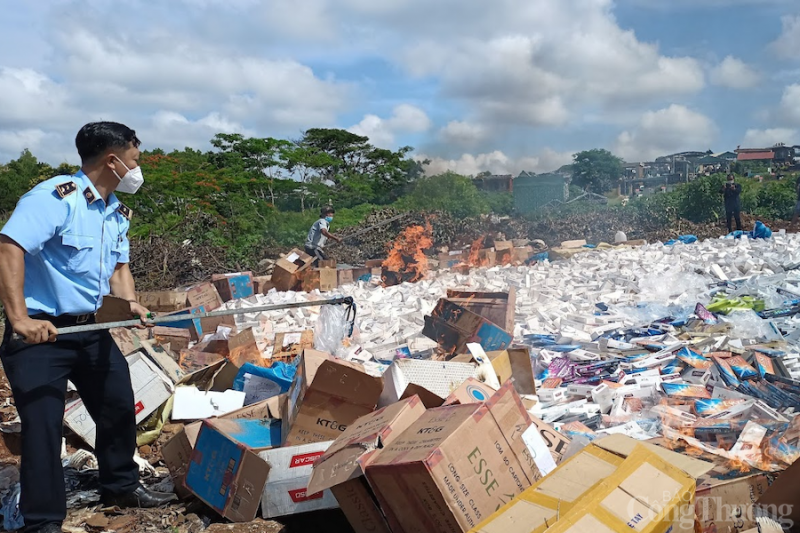 Buôn lậu thuốc lá điếu vẫn “nóng bỏng” dịp cuối năm