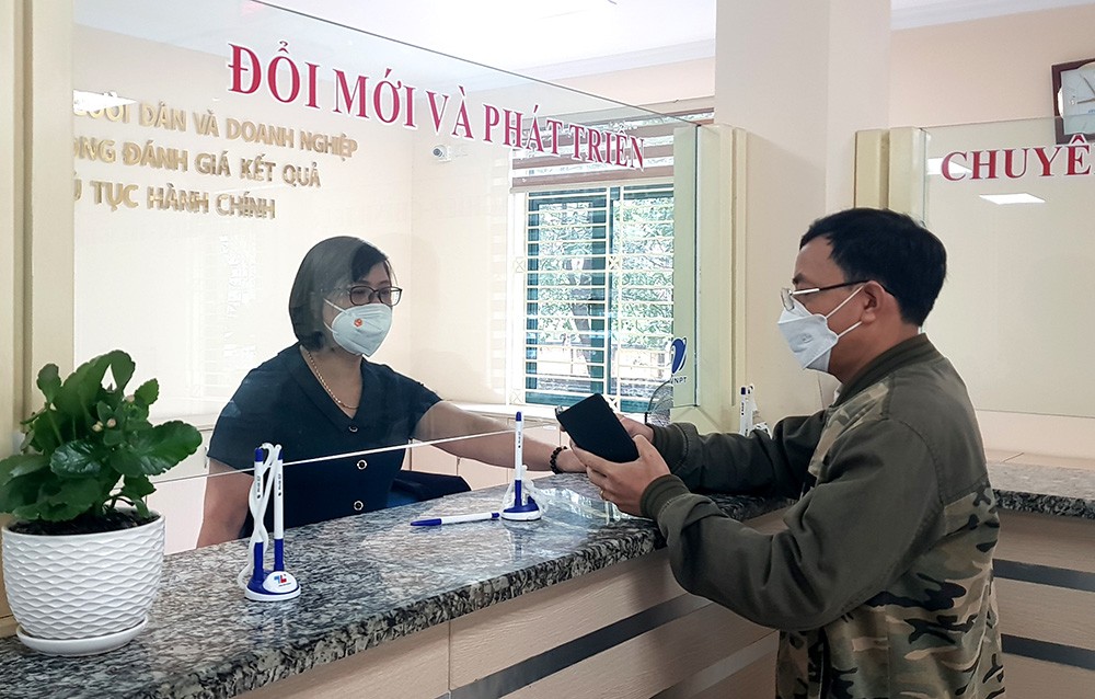 Phú Thọ: Tích cực hỗ trợ người dân cài đặt ứng dụng VssID - Bảo hiểm xã hội số