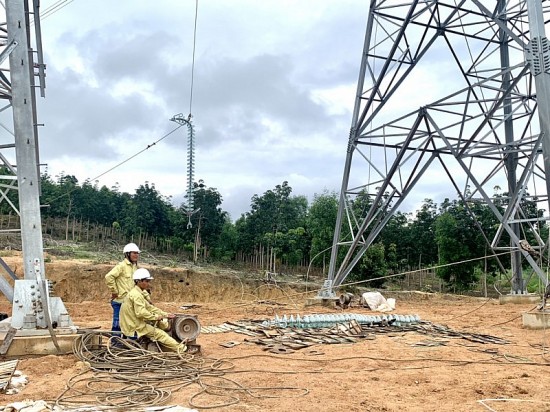 Hoàn thành đường dây 500 kV mạch 3: Bước đột phá của hệ thống truyền tải điện Quốc gia