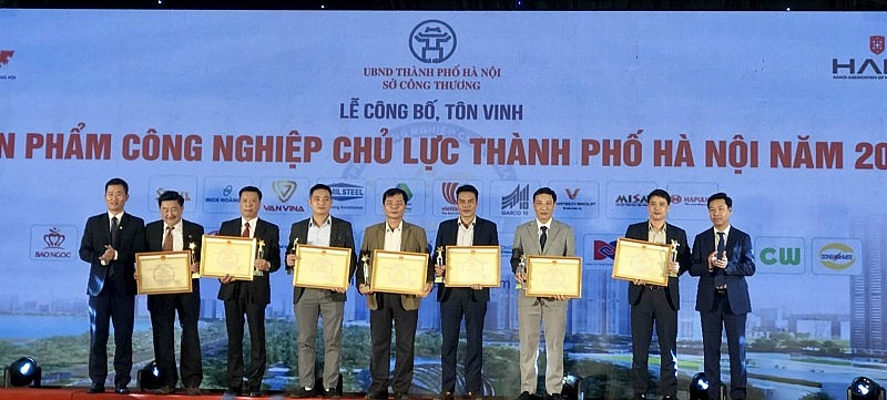 Tôn vinh 33 sản phẩm công nghiệp chủ lực thành phố Hà Nội năm 2022