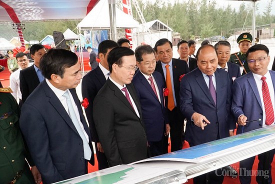 chu tich nuoc nguyen xuan phuc du khoi cong du an cang lien chieu phan co so ha tang dung chung