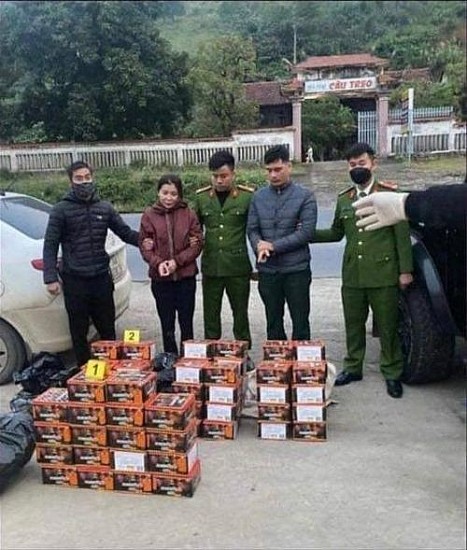 quang tri bat qua tang doi nam nu van chuyen 72 hop phao