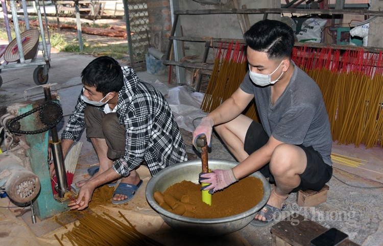 Nhộn nhịp làng hương Quảng Phú Cầu những tháng cuối năm Nhộn nhịp làng hương Quảng Phú Cầu những tháng cuối năm