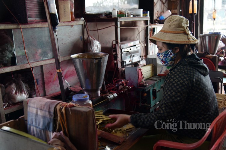 Nhộn nhịp làng hương Quảng Phú Cầu những tháng cuối năm Nhộn nhịp làng hương Quảng Phú Cầu những tháng cuối năm