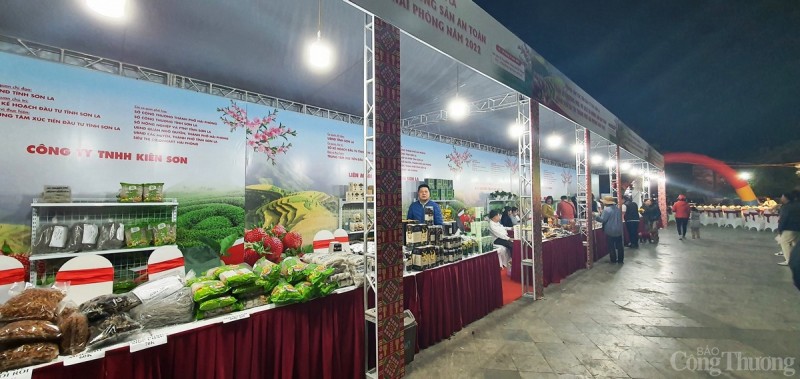 Khai mạc Tuần lễ thương mại, du lịch và nông sản an toàn tỉnh Sơn La tại thành phố Hải Phòng năm 2022 có 25 gian hàng Khai mạc Tuần lễ thương mại, du lịch và nông sản an toàn tỉnh Sơn La tại thành phố Hải Phòng năm 2022 có 25 gian hàng