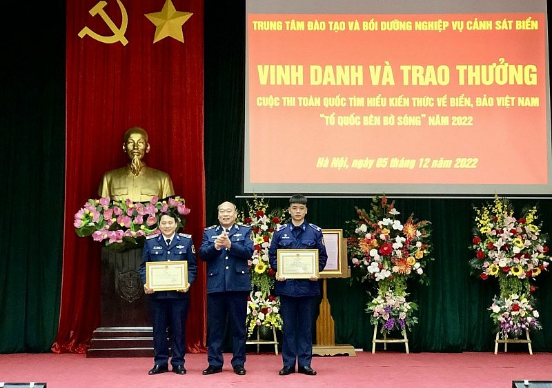 Chàng học viên trẻ viết tiếp tình yêu “Tổ quốc bên bờ sóng”