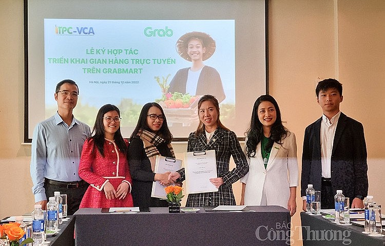 Ký kết hợp tác triển khai gian hàng trực tuyến trên GrabMart