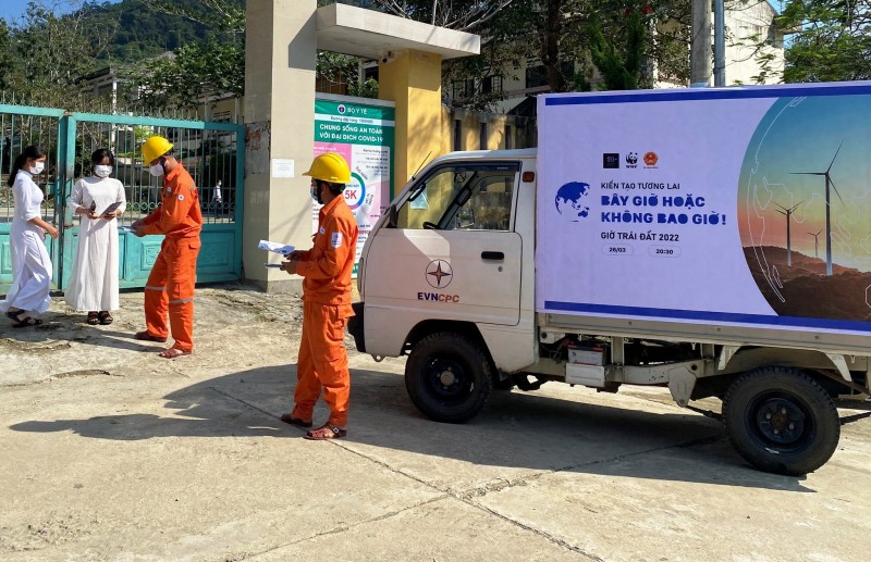 Đoàn thanh niên EVNCPC với tiết kiệm điện, an toàn hành lang lưới điện và truyền thông